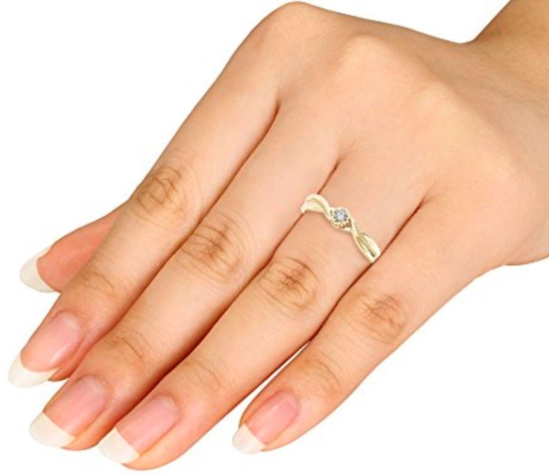 10Kt Yellow Gold Genuine Natural Diamond Twist Design Ring