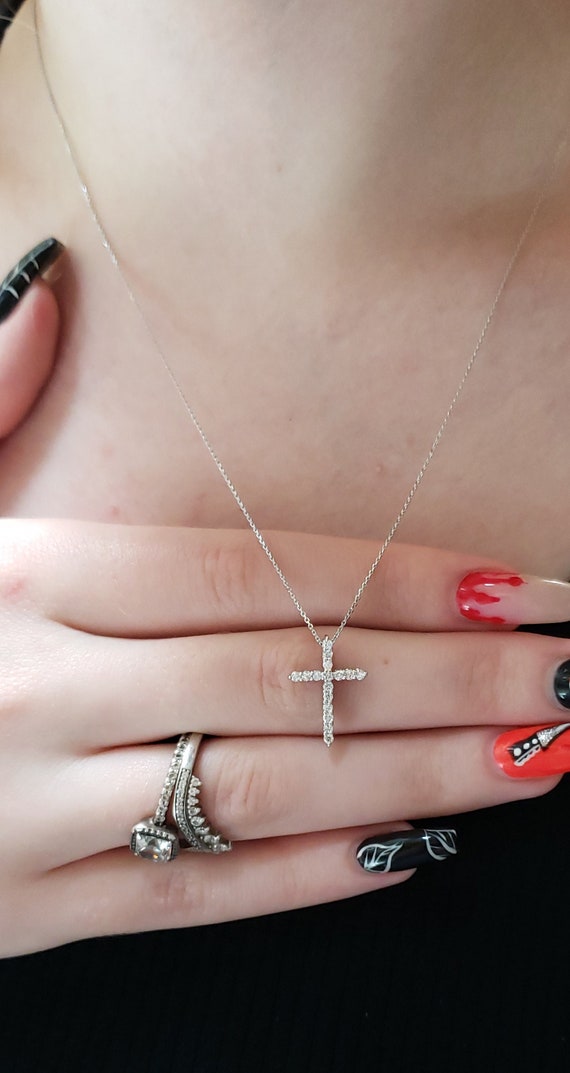 0.25 カラットのクロス ダイヤモンド ネックレス、14K ゴールド ラボ 