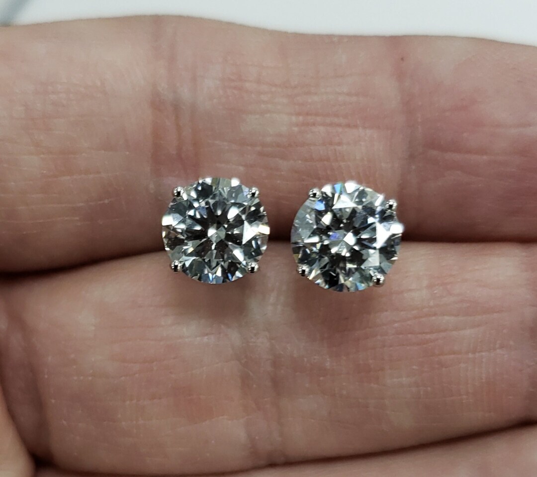 Gems of Distinction 14K Gold 0.19ctw Diamond Lobe Earrings main image 1