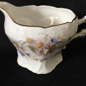Beautiful Weimer Floral Daisies Creamer