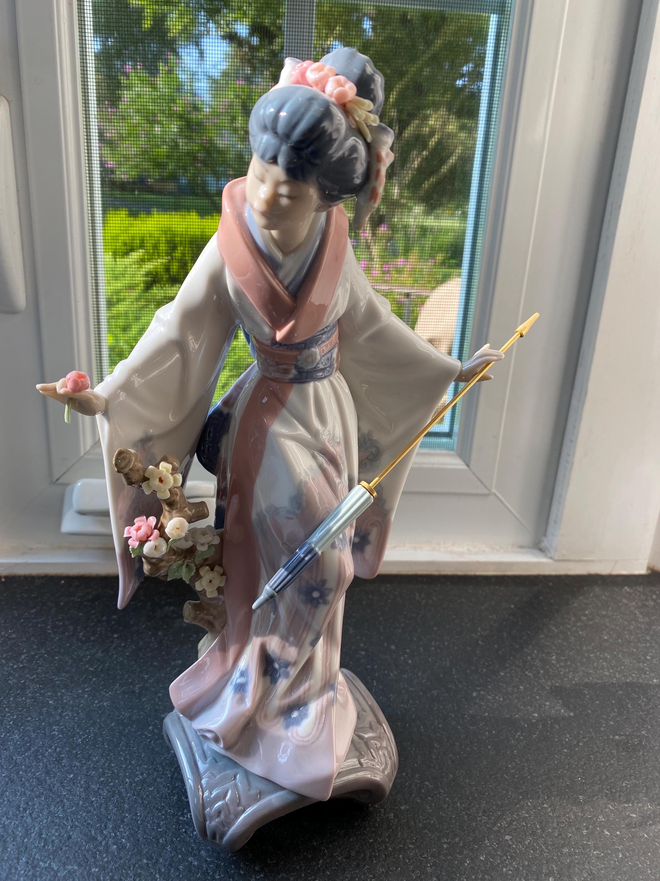 Amazon.com: Lladro Figurine, 1451 Teruko, Japanese girl with
