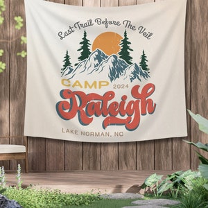CUSTOM Camp Bachelorette Flagge Party, Bachelorette Banner, Mountain Camp Bach Party Schild, Camping Bachelorette Wochenende Dekor - BB402