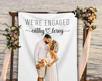 Benutzerdefinierte Verlobungsfeier Foto Hintergrund, rustikale Hochzeit Dusche Photo Booth Hintergrund Dekor, Wir sind verlobt Party Minimalist Banner - EPB25