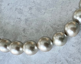 Pearl necklace round warm silver grande cultured pearl