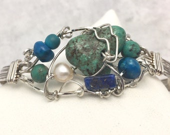 Bangle with clasp. Silver, stone. Blue green.