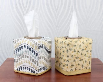 Reversible tissue box cover - Neutral print / Tan Pine Cone print