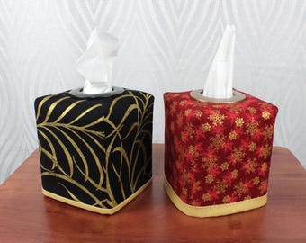 Reversible tissue box cover - Black with gold vine / Red with metallic snowflakes