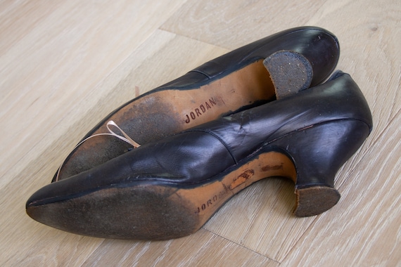 vintage 1920s heels | navy leather 20s pumps | 19… - image 6