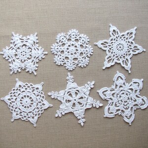 Christmas ornaments, White Snowflakes, Crochet appliques, Xmas tree decorations, Winter wedding decors, Garland motif, Stars