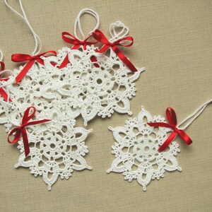 Crochet snowflakes Christmas decors Xmas tree ornaments Wedding decors appliques (set of 6)