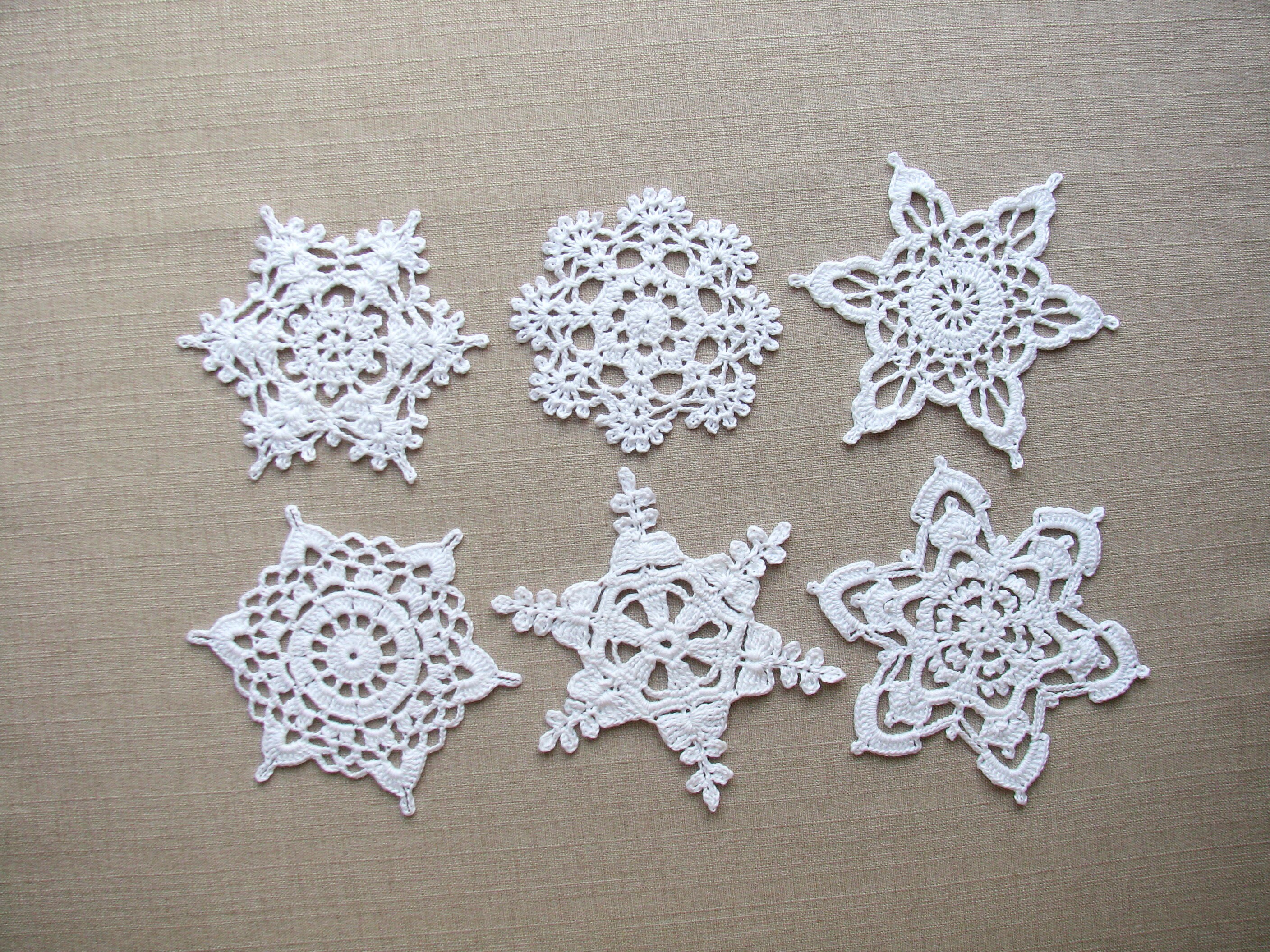 Decorazioni Natalizie Hestya - 96 Fiocchi Di Neve Glitter Argento, Varie Dimensioni, Con Corda Per Appendere
