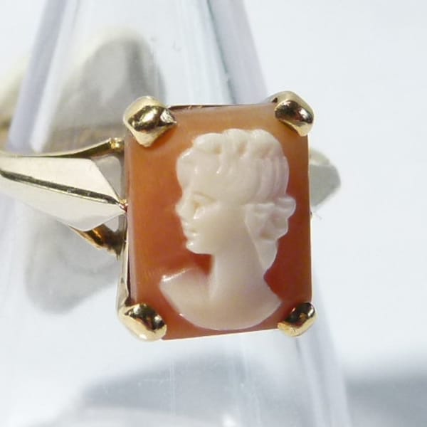 Gold Cameo Ring Art Deco Style 9k 9ct Gold Hallmarked 1960. Real Carved Shell Cameo Antique Yellow Gold