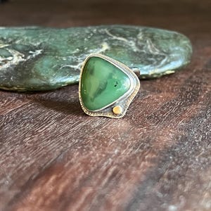 Green Siberian Jade hammered sterling silver ring with gold accent size 7