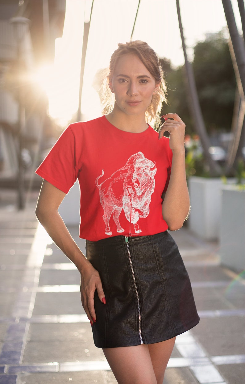 Bison essayant de chanter T-shirt femme en polycoton Cadeau pour sa petite amie Cadeau pour anniversaire Musicien Chemise Cadeau femme Cadeaux pour maman SEEMBO image 4