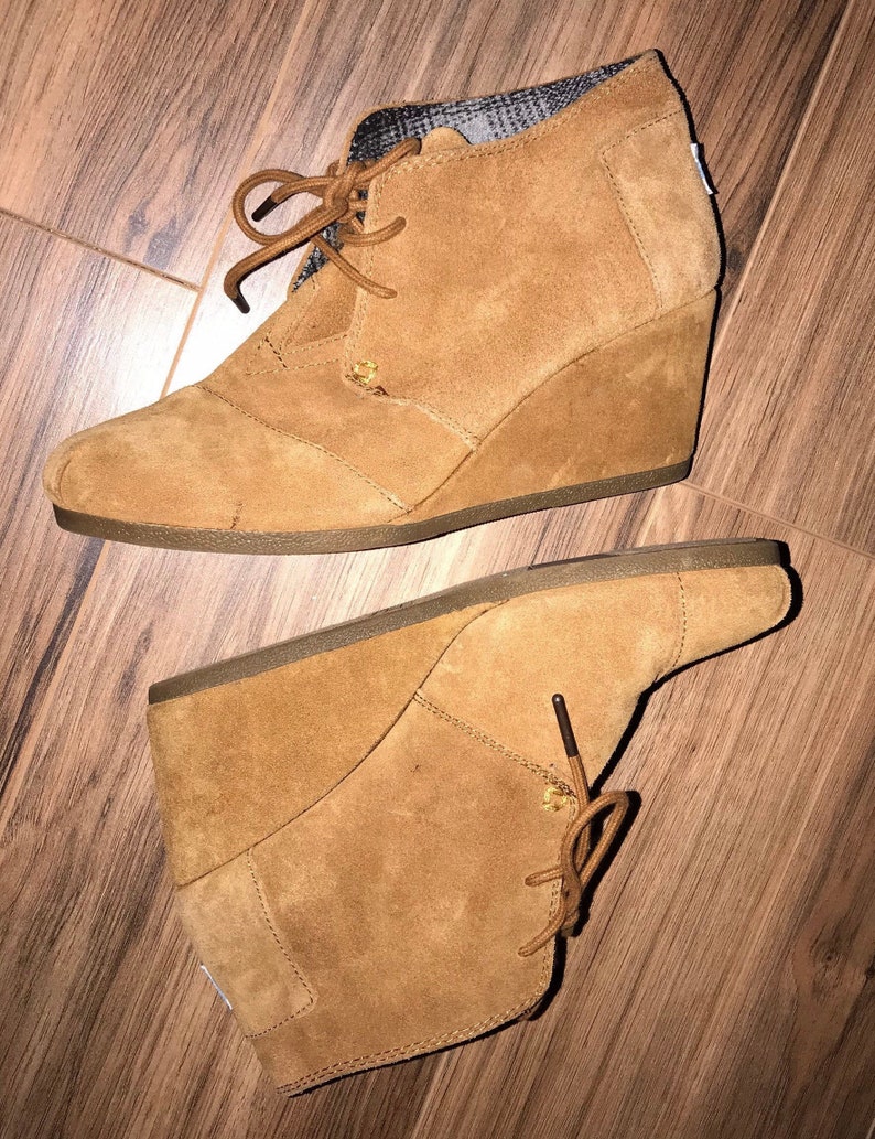 TOMS Tan / Bruine Schoen Schoenen Grootte W8 Wiggen | Etsy