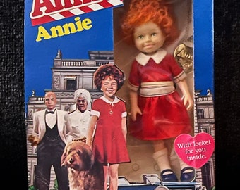 1982 Vintage The World of Annie Doll by Knickerbocker
