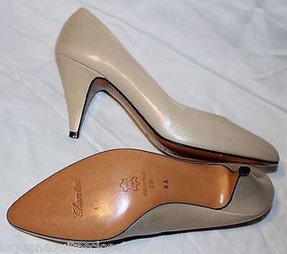 nude vintage shoes