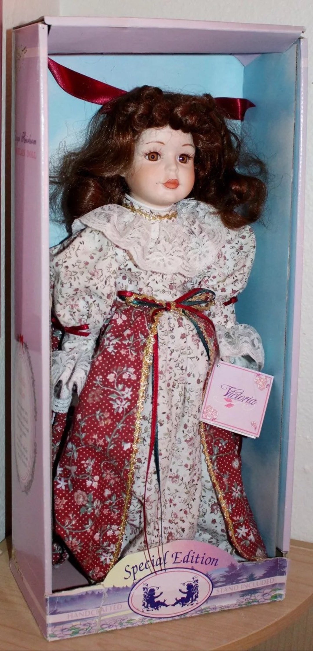 Collectible Vintage Royal Heirloom Porcelain Doll Victoria Special