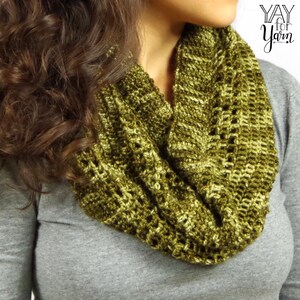 PDF Crochet Pattern - Dots & Dashes Cowl - Photo / Video Tutorial - Fall Fashion Women Accessory Infinity Scarf - Instant Download