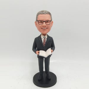 Wedding Officiant Custom Bobbleheads, Custom Officiant Bobblehead, Handmade Gifts for Wedding Officiant, Best Wedding Officiant Gift- K1215