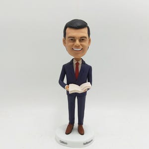 Wedding Officinat Bobble head, Custom Officaint Bobbleheads, Gifts for Wedding Officiant, Handmade Officiant Gifts for Wedding men - K931