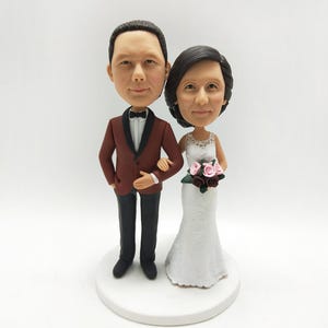 Custom Wedding Cake Topper Bobblehead: Personalized Couple Figurine