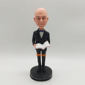 Officiant bobble head, Wedding officiant Custom Bobbleheads, Best Gift for Wedding Officiant, Handmade Gifts for Wedding Officiant - K716