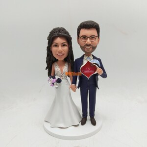 Custom Wedding Cake Topper Bobbleheads: Personalized Couple Figurine