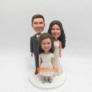 Figura cabezona personalizada para tarta de boda con 3 personas