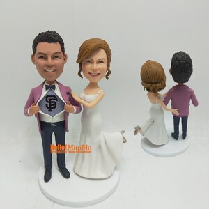 Adorno para tarta de boda personalizado: Figura cabezona de pareja hecha a mano con mascota