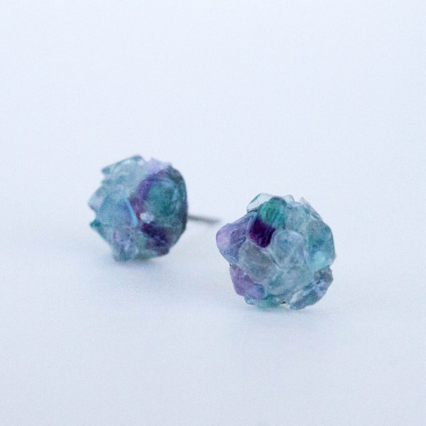 Orecchino del perno di estate Aqua borchie - orecchini di Fluorite - viola menta gemma post