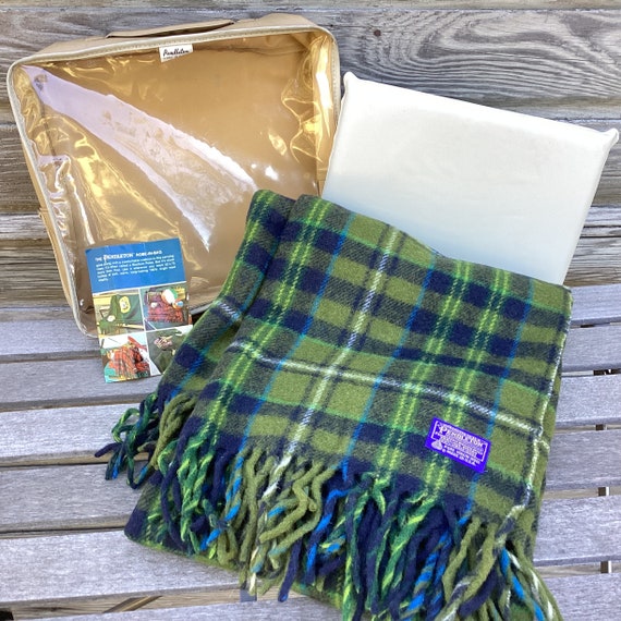 Vintage Pendleton Woolen Mills Throw Classic Wool Plaid Robe in a