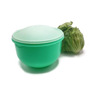 Vintage Tupperware Lettuce Keeper * Large #1424 Jadeite Green Crisp-It with Spike