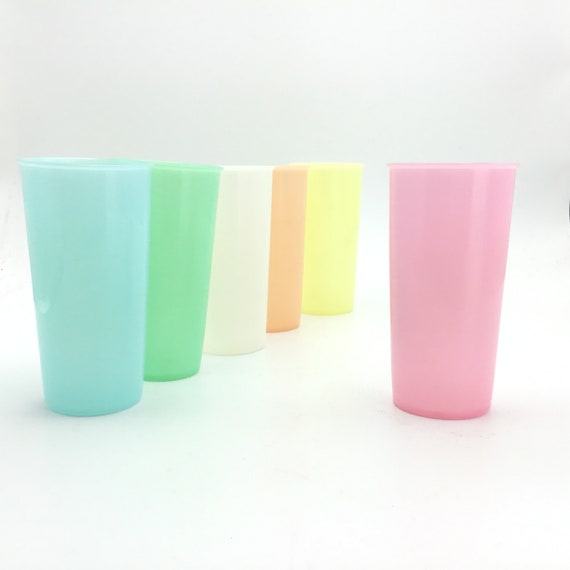 Stylish Set of 6 Vintage Tupperware Glasses - Pastel Colors