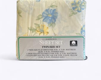 Vintage Twin Sheet Set *  Floating Roses * New in Package * Sears and Roebuck Co