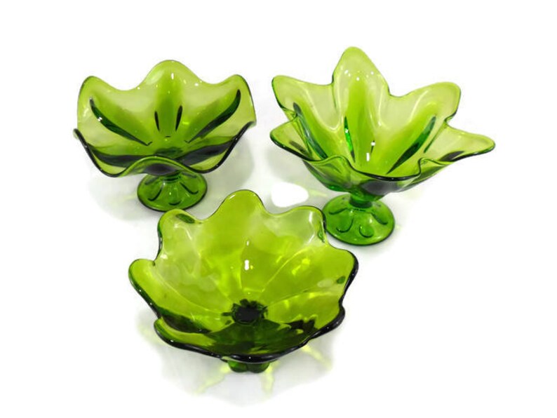 11 Inch Viking Epic Six Petal Lime Green Crimped Compote Footed Fruit Bowl