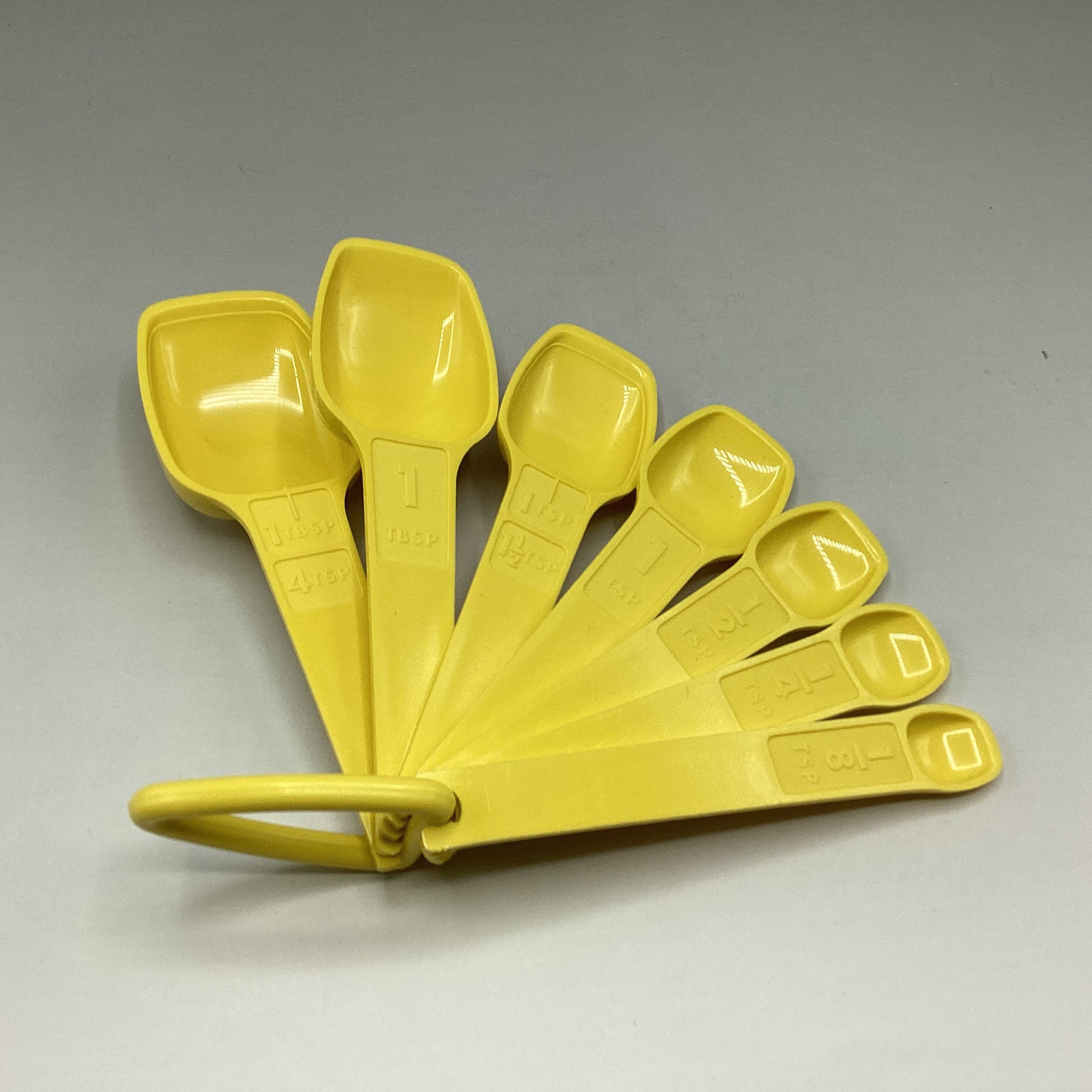 Nearly New Vintage Tupperware Measuring Spoons Bright Yellow Set