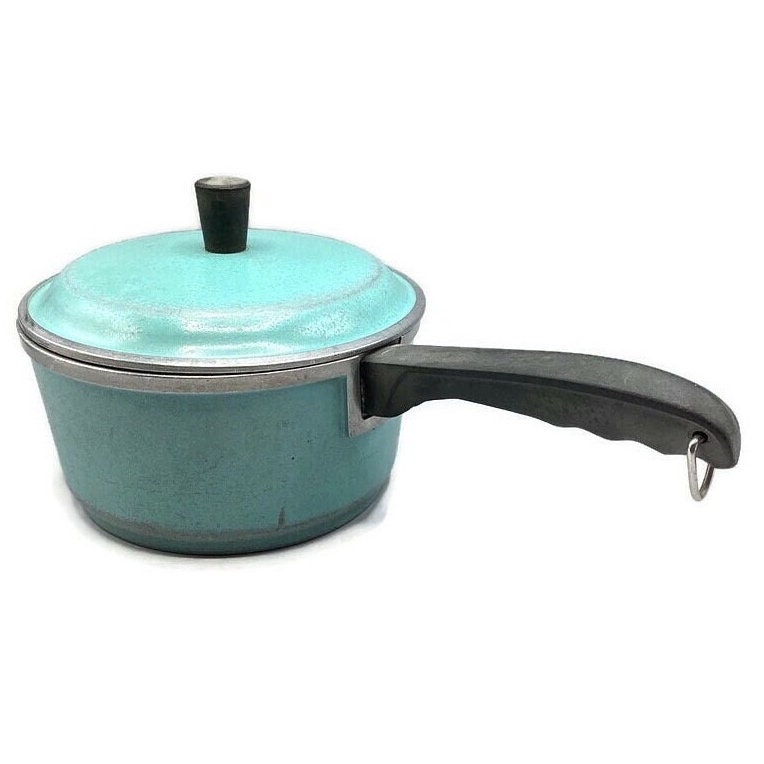 Vintage Club Aluminum 1 1/2 Quart Sauce Pan With Lid Turquoise Quart Pot