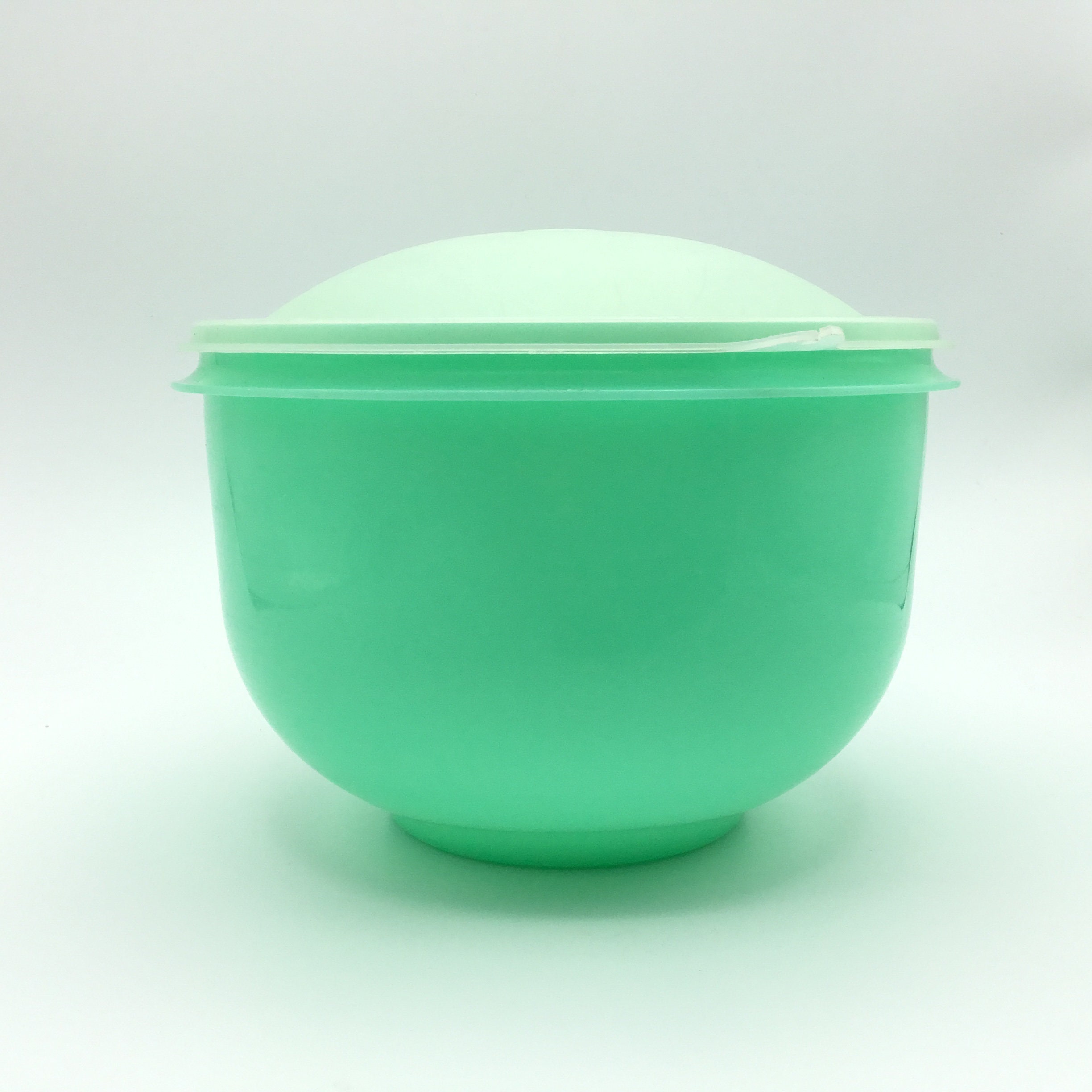Tupperware Green Lettuce Keeper with Lid and Insert Spike - household items  - by owner - housewares sale - craigslist