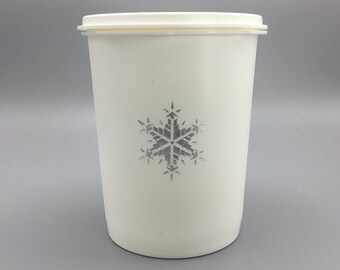 Details about   TUPPERWARE WHITE SNOWFLAKE SERVALIER STACKING CANISTER #811 6" Great Gift Idea 