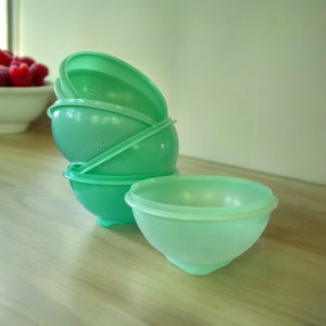 Vintage Tupperware Colander * Jadeite Green Strainer