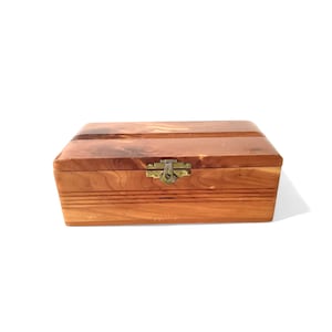 Vintage Cedar Trinket Box* Wood Gift Box * Keepsake Storage