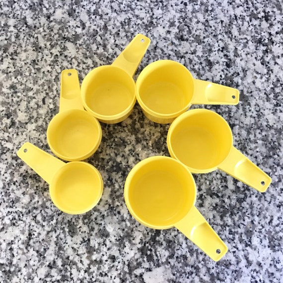 Vintage Citrus Yellow Tupperware Measuring Cup Set 