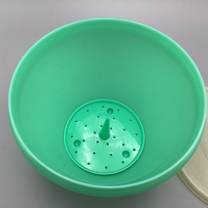 Vintage Tupperware Lettuce Keeper With Core Spike * Jadeite Green Crisp ...