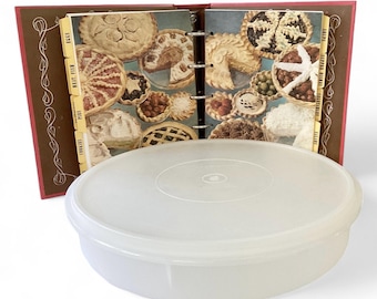 Vintage Tupperware Pie Storage Container with Seal * Cupcake Holder