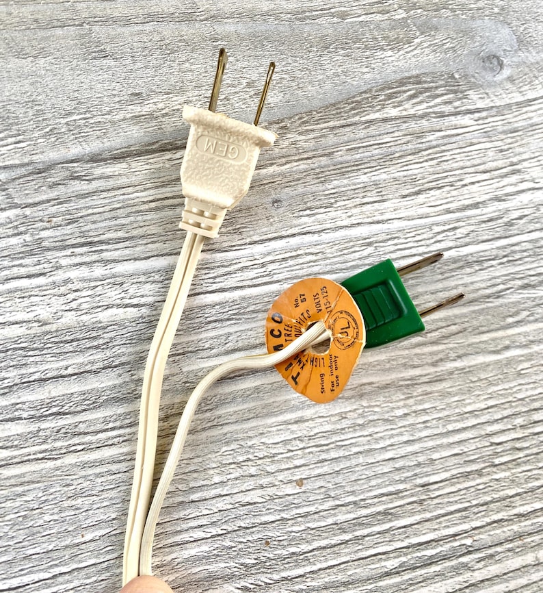 Pair of Vintage 5 Bulb Electric Christmas Candles - Plastic Window Plug ...