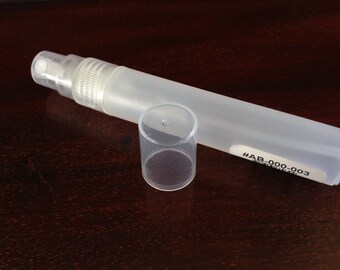 mini spritzer, perfect for all sorts of crafts, paints, finishes, water, lubricants, inks and more
