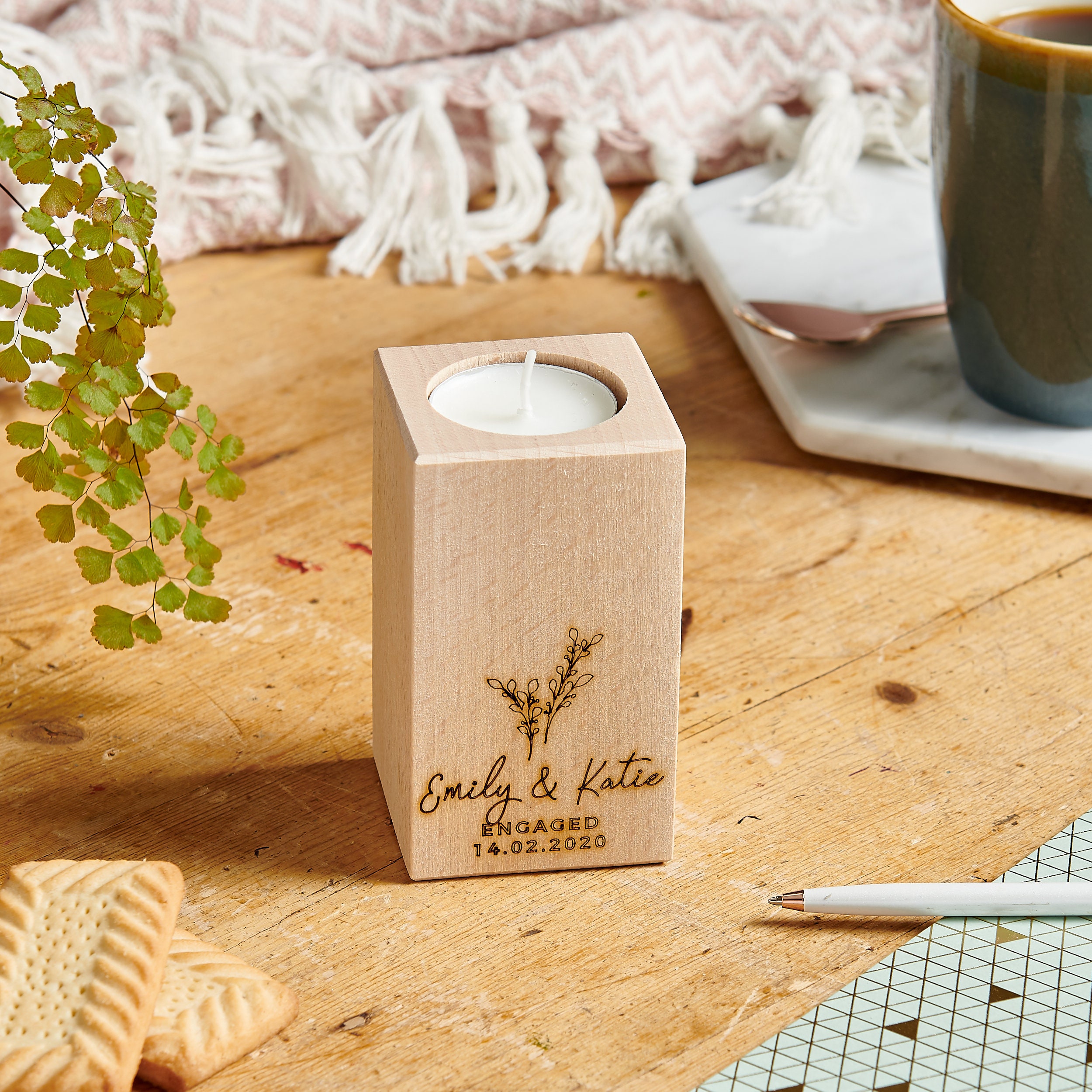 Porte-Bougie Floral de Fiançailles en Bois