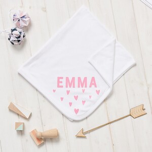 Manta personalizada con forma de corazón Scandi para bebé nuevo