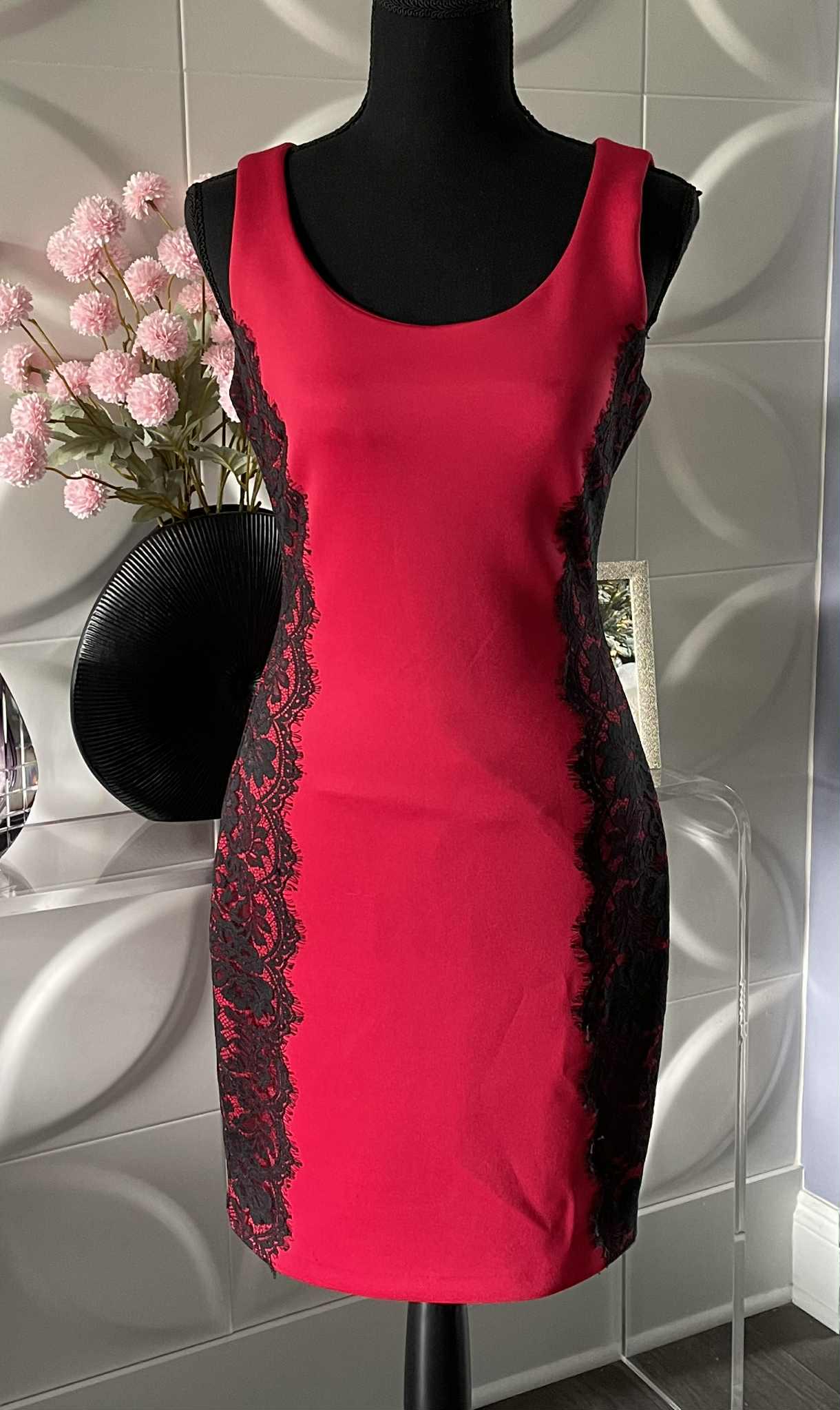 guess red bodycon dress Gorgeous red lace bodycon dress from Guess Fits